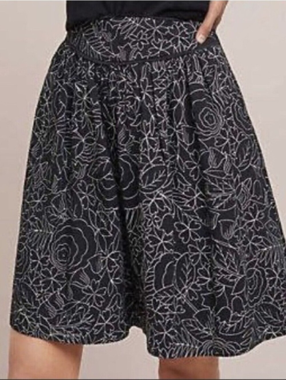 Conversations by Anthro Black & White Print Skirt Size 4